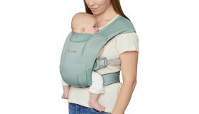 Ergobaby draagzak Embrace Soft Air Mesh - Sage - ergonomische draagzak vanaf geboorte
