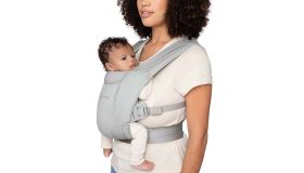 Ergobaby draagzak Embrace Soft Air Mesh - Soft Grey - ergonomische draagzak vanaf geboorte