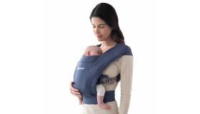Ergobaby Embrace soft navy ergonomische draagzak