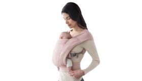 Ergobaby Embrace Blush pink ergonomische draagzak