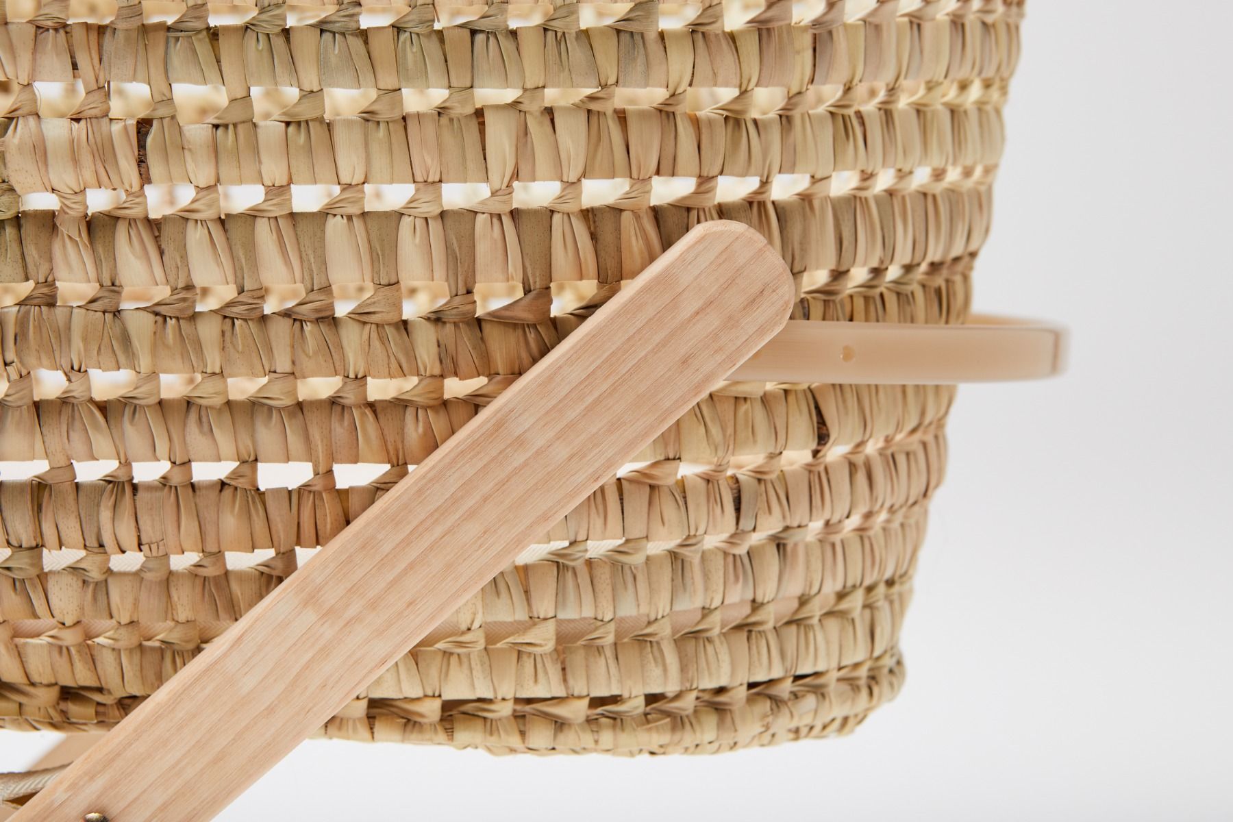 Koop The Little Green sheep Moses Basket Stand Natural online bij